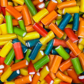 bonbons fruités lisses en forme de mini câbles fourrés