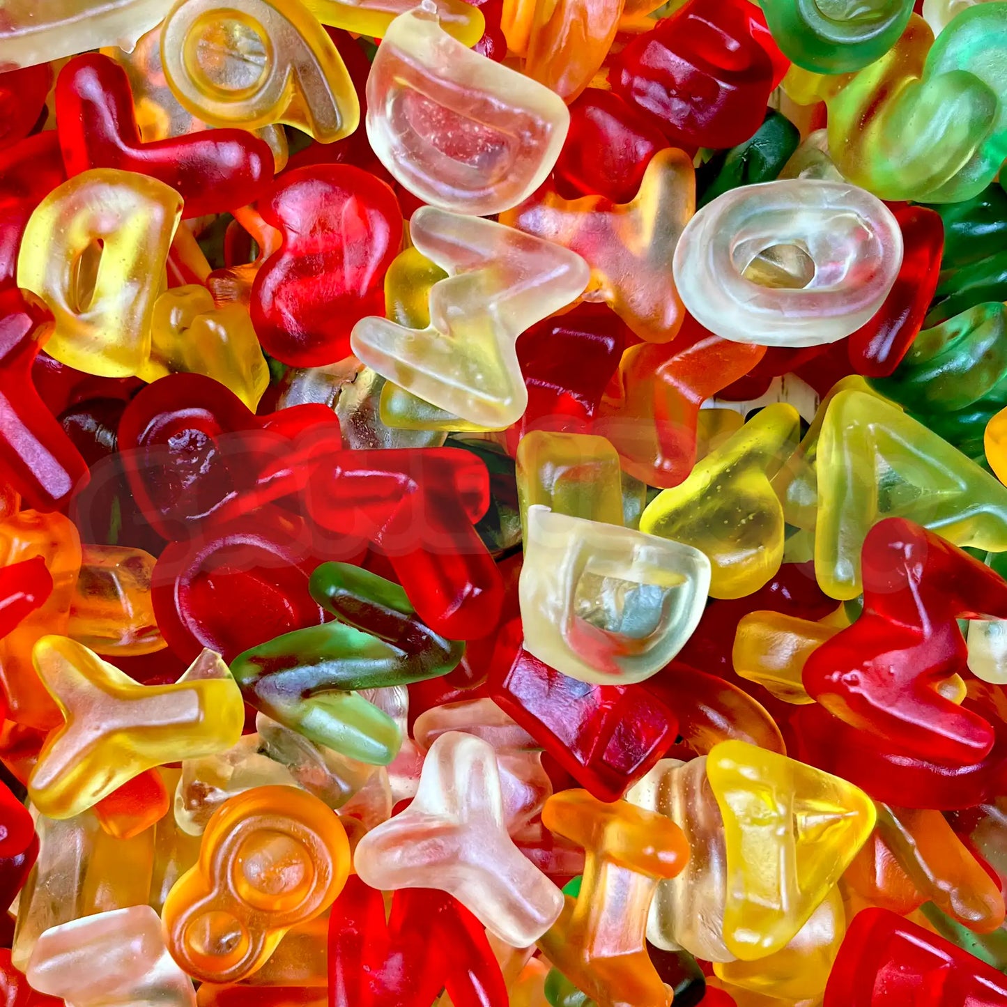 Vue rapprochée de bonbons lettres lisses Haribo multicolores