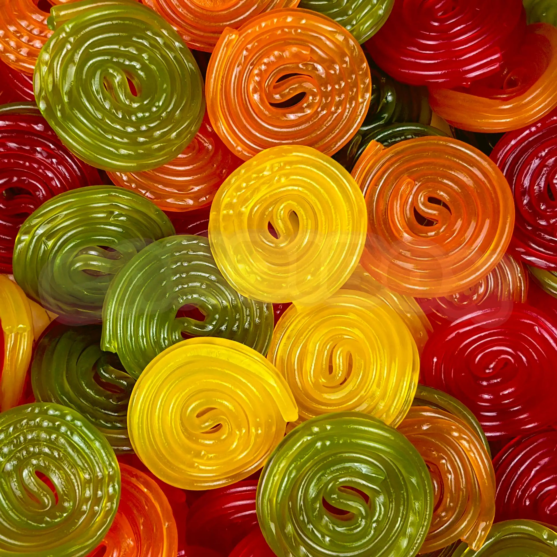 Vue rapprochée de rouleaux gélifiés Rotella Fruits Haribo
